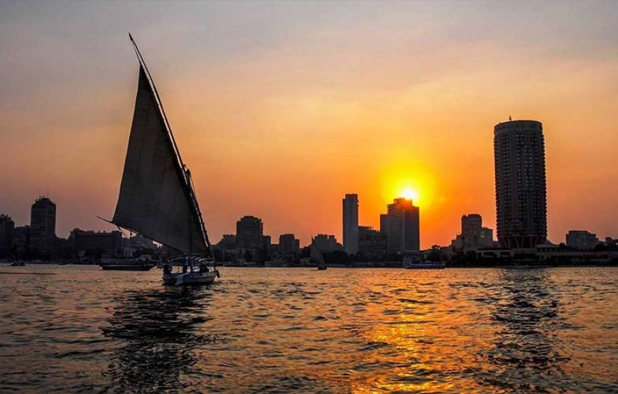 Giza Pyramids Tour and Cairo Museum – Formula VAN 1