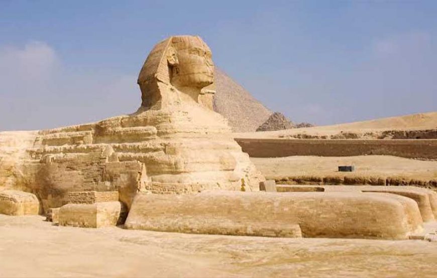 Giza Pyramids Tour and Cairo Museum – Formula VAN 1