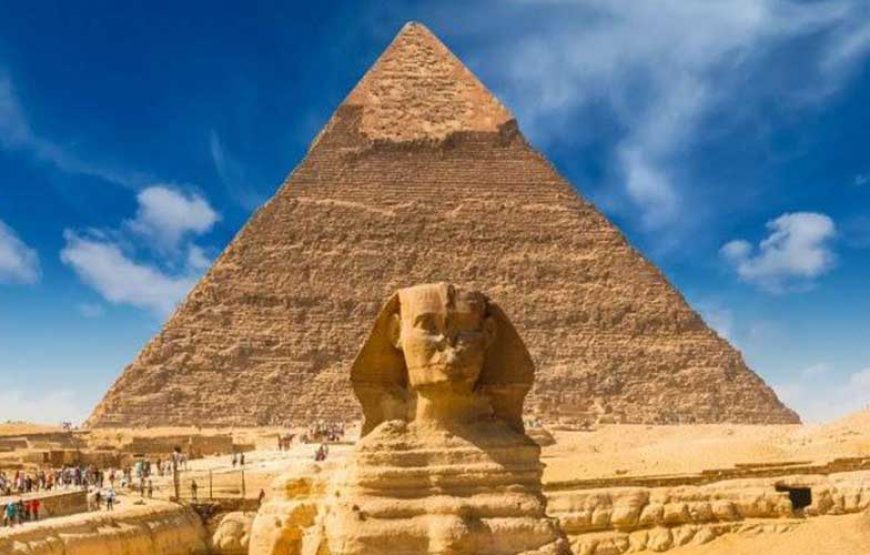 Giza Pyramids Tour and Cairo Museum – Formula VAN 1